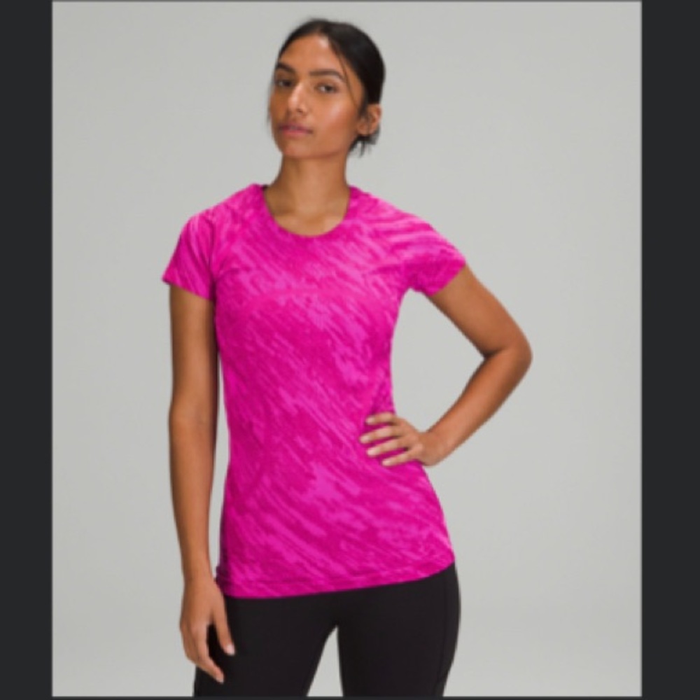 SWIFTLY TECH SHORT SLEEVE SHIRT 2.0, Mesh Camo Pow Pink/Ripened Raspberry, 4